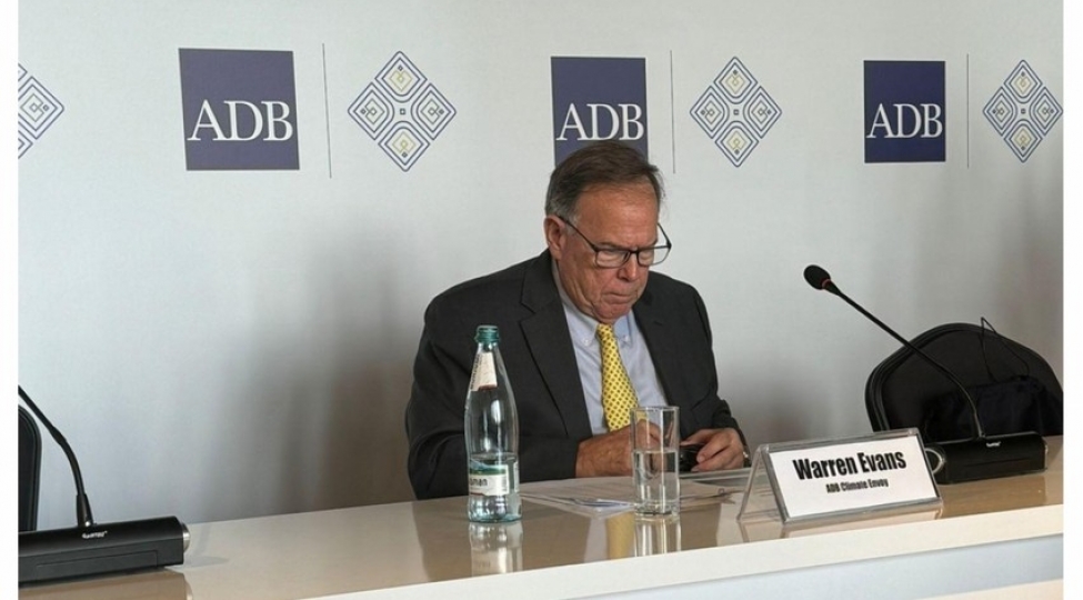 uorren-evans-iqlim-deyishikliyi-ve-ozel-sektora-destek-teshebbusleri-adb-uchun-prioritetdir