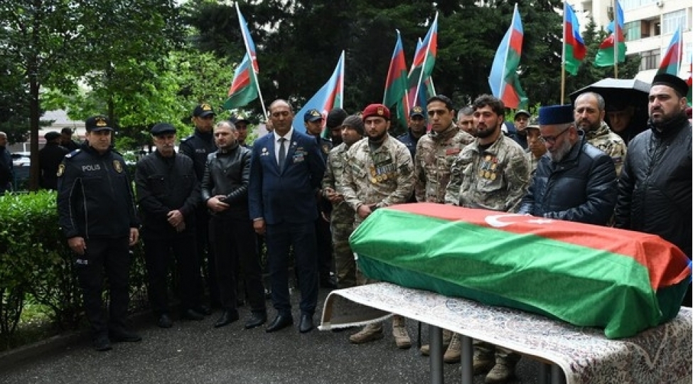 1-ci-qarabag-muharibesinde-itkin-dushen-ve-30-il-sonra-meyitinin-qaliqlari-tapilan-gulali-dadashov-defn-edilib-yenilenib