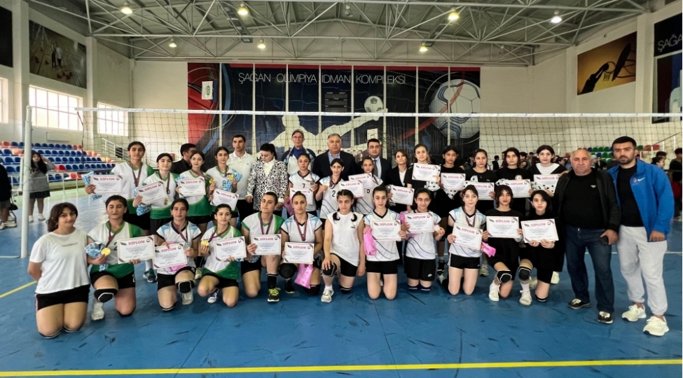 xezer-rayonunda-mektebli-qizlar-arasinda-voleybol-turnirinin-final-merhelesi-kechirilib-foto