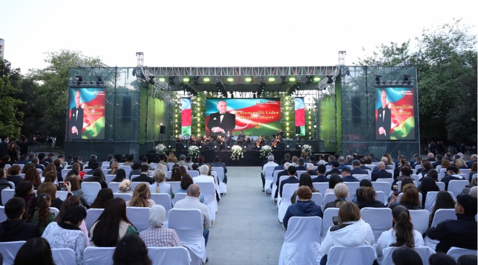 nizami-rayonunda-ulu-ondere-hesr-olunan-mohteshem-konsert-proqrami-teshkil-olunub