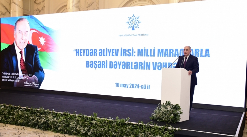 heyder-eliyev-irsi-milli-maraqlarla-besheri-deyerlerin-vehdeti-foto