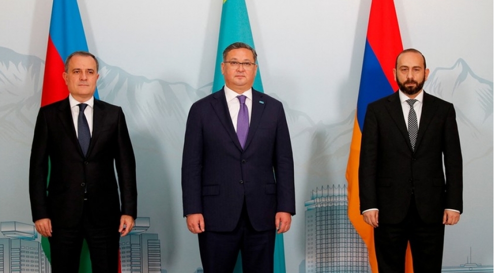almatida-azerbaycan-ve-ermenistan-xin-rehberleri-arasinda-danishiqlar-basha-chatib