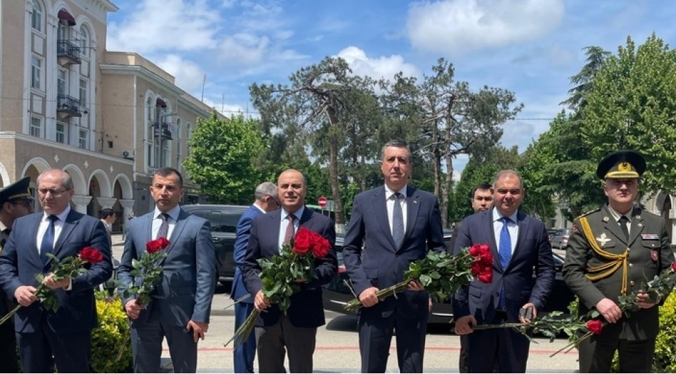 heyder-eliyevin-anadan-olmasinin-101-ci-ildonumu-gurcustanda-silsile-tedbirlerle-qeyd-olunur