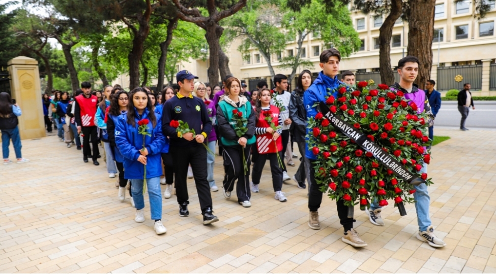 azerbaycan-konulluleri-fexri-xiyabani-ziyaret-edibler-fotolar