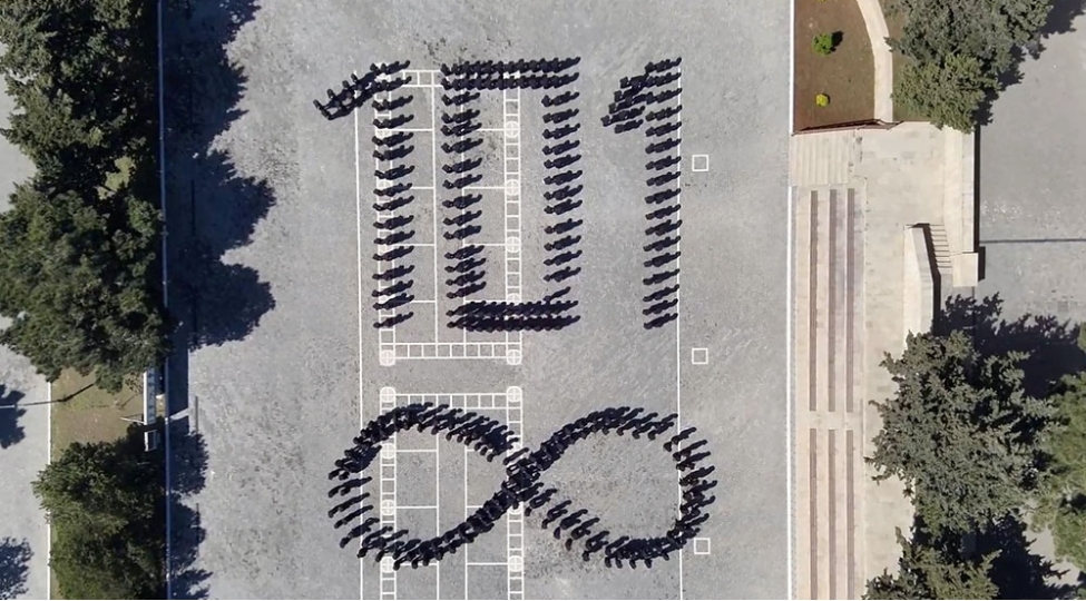 kursantlar-ulu-onderin-olmezliyini-terennum-etdiren-fleshmob-hazirlayiblar-video