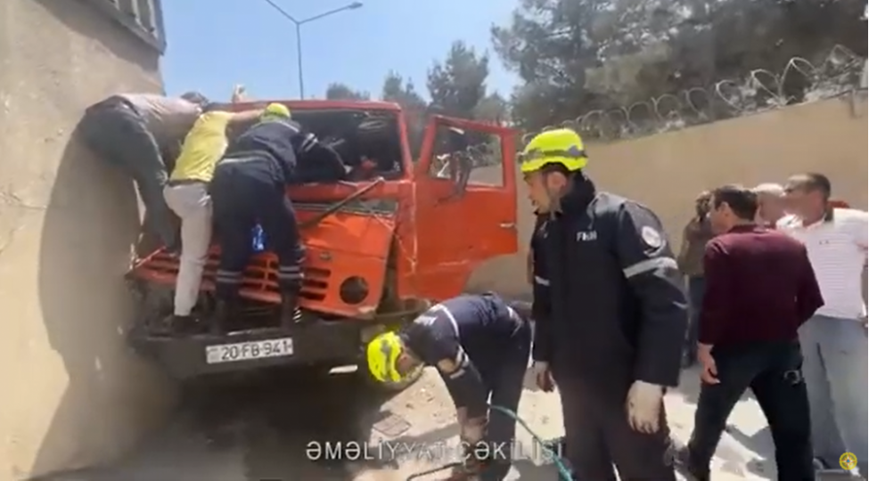 xirdalanda-iki-kamaz-toqqushub-video