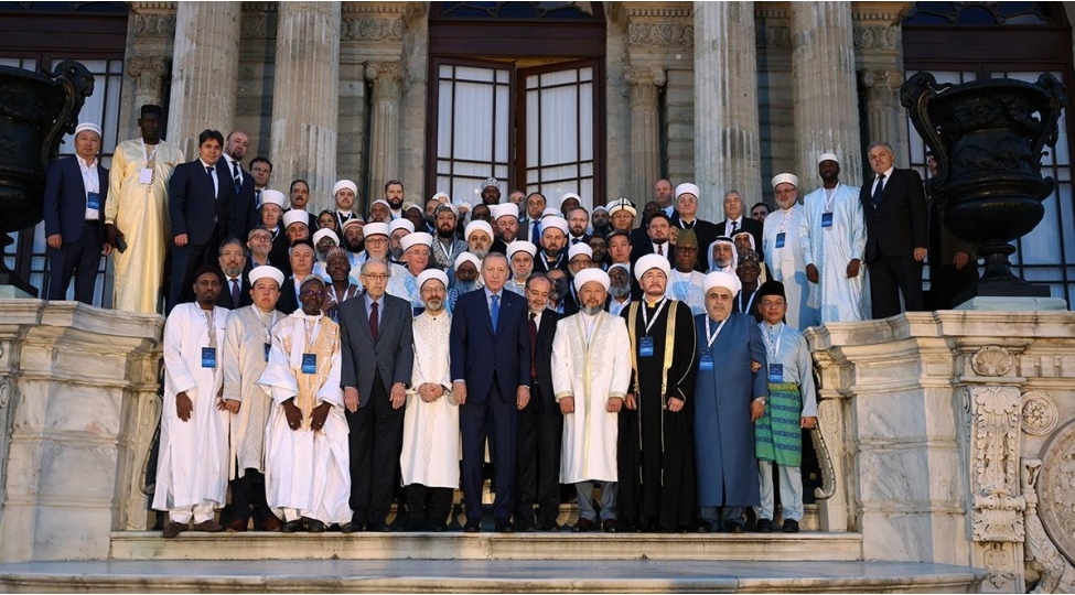 allahshukur-pashazade-dunya-islam-alimlerinin-meshveret-toplantisinda-ishtirak-edib
