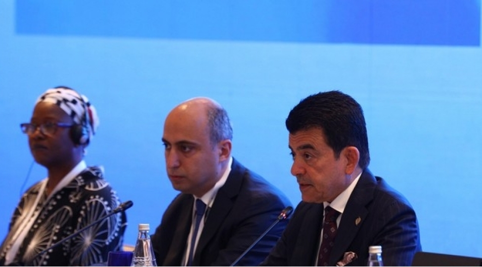 icesco-nun-bash-katibi-reqemsal-cihazlar-shagirdlerin-fikirlerini-yayindirir