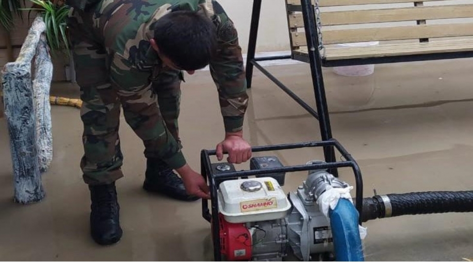 naxchivanda-intensiv-yagishlar-sebebinden-evleri-obyektleri-su-basib-fotovideo