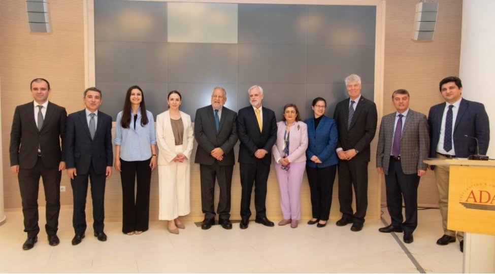 ada-universiteti-amerika-universitetinin-vashinqton-huquq-fakultesi-ile-birge-yeni-proqram-teqdim-edir