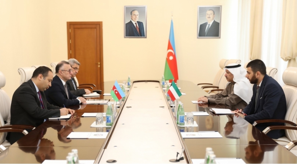sehiyye-nazirliyinde-kuveytin-olkemizdeki-sefiri-ile-gorush-kechirilib