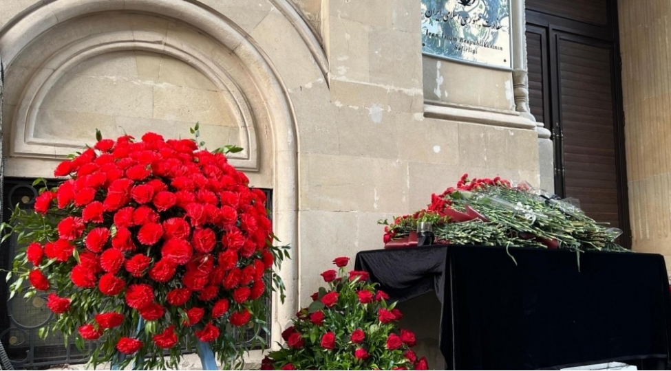 bakidaki-sefirlikde-iran-prezidentinin-xatiresi-yad-edilir