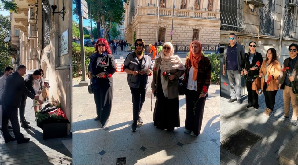 qht-rehberleri-iranin-azerbaycandaki-sefirliyinin-binasi-onune-gul-desteleri-duzub