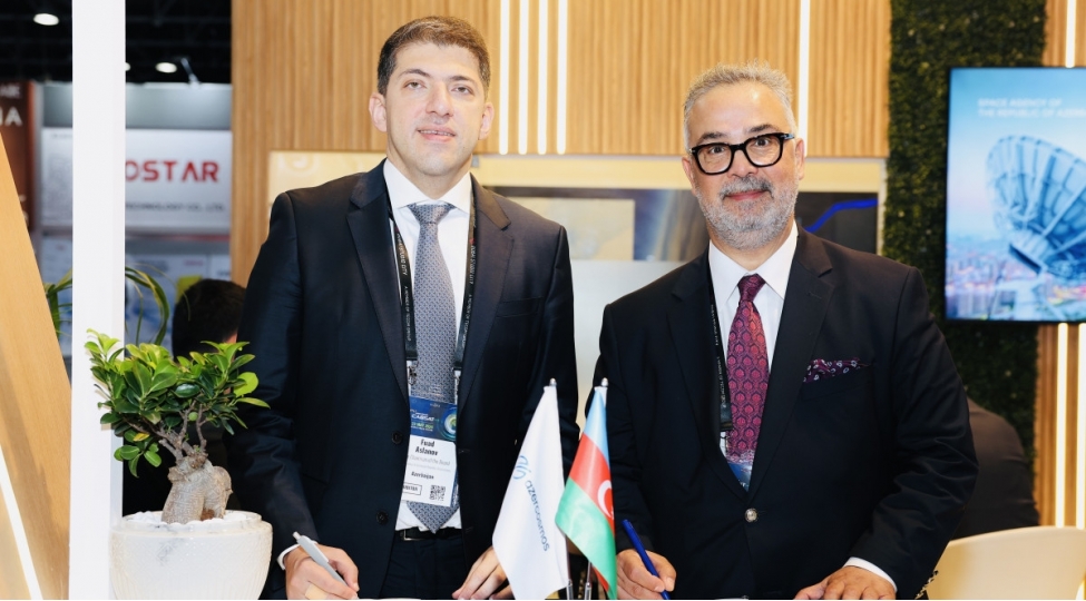 azerkosmos-viasatla-peyk-xidmetleri-uzre-emekdashliga-bashlayib
