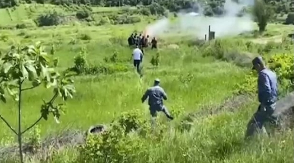 ermeniler-qazaxin-da-kendlerini-terk-ederken-tikilileri-yandirir-video