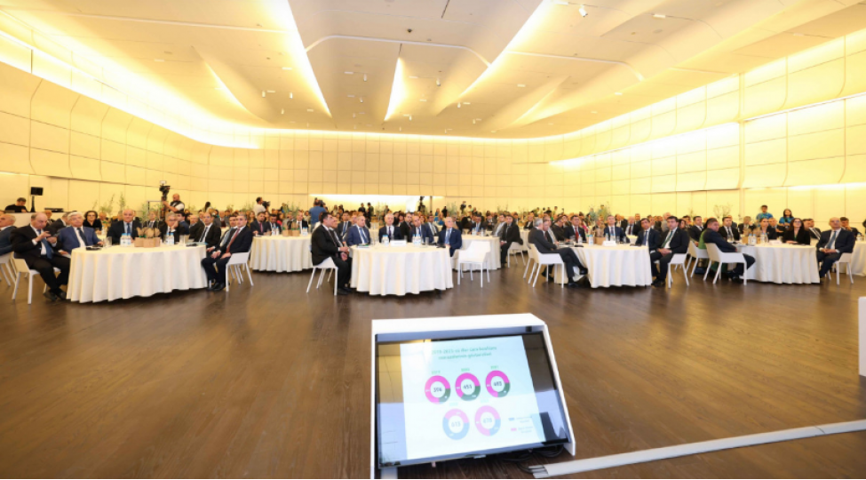 unec-in-teshkilatchiligi-ile-iqtisadiyyat-ve-idareetme-sahesinde-tedqiqatchilarin-vi-beynelxalq-elmi-konfransi-kechirilir-foto