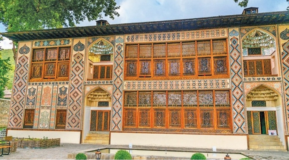 sheki-xan-sarayinin-berpa-edilmesi-ile-bagli-mutexessislerle-ish-aparilir