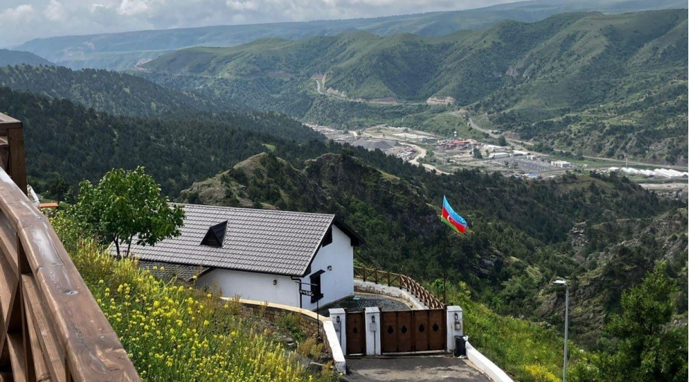 bu-gun-lachin-rayonunda-3491-nefer-yashayir