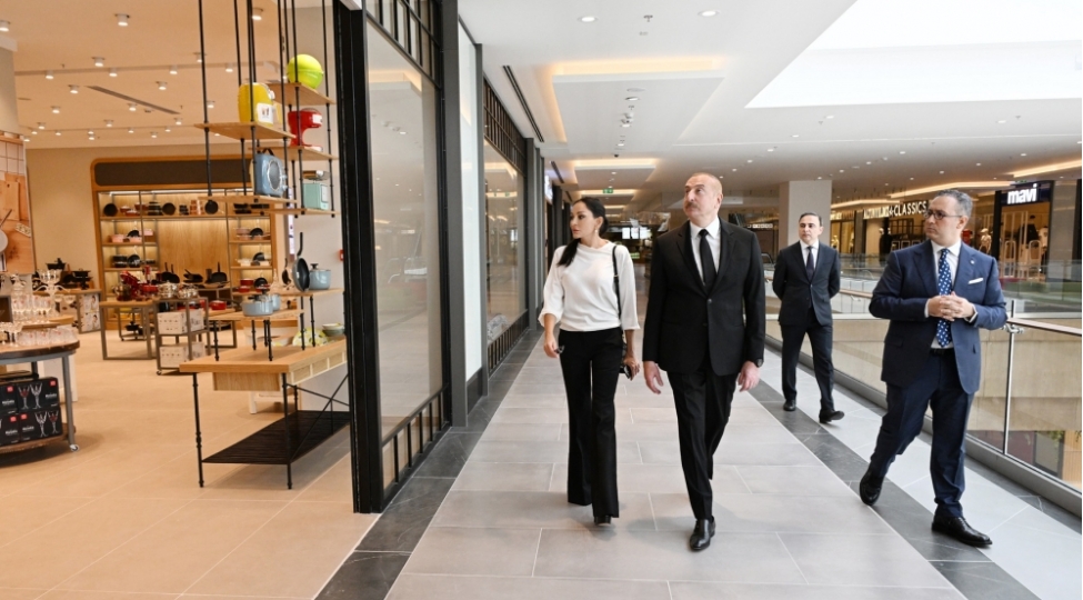prezident-ve-birinci-xanim-crescent-bay-layihesinin-teqdimati-ve-crescent-mall-ticaret-merkezinin-achilishinda-ishtirak-edibler-yenilenibfoto