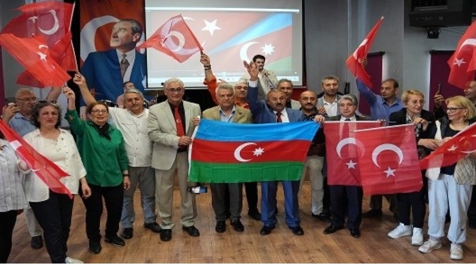 musteqillik-gununu-istanbulda-boyuk-coshqu-ile-qeyd-edilib