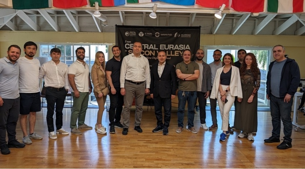 4sim-rehberliyi-silikon-vadisinde-azerbaycanli-icmanin-uzvleri-ile-gorushub