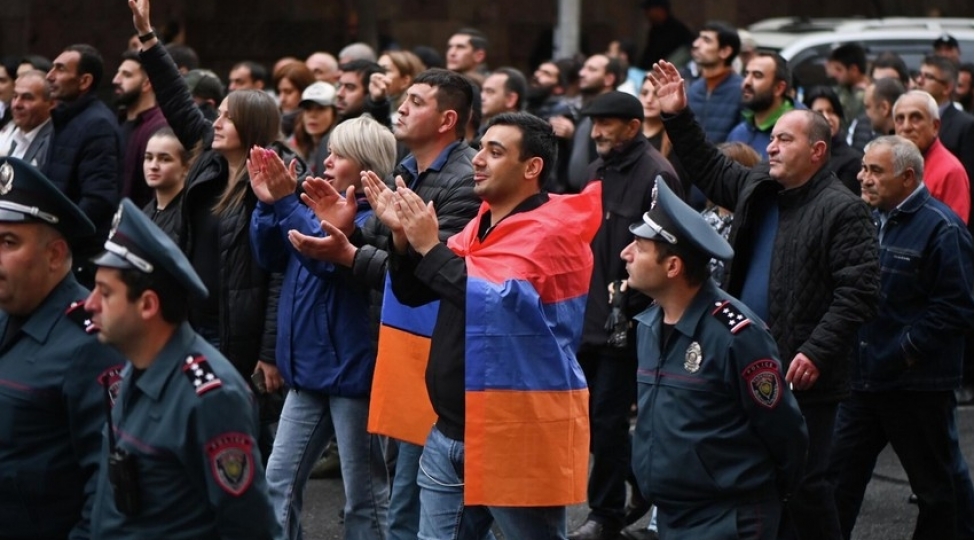 irevanin-merkezinde-muxalifetin-yurushu-bashlayib-video