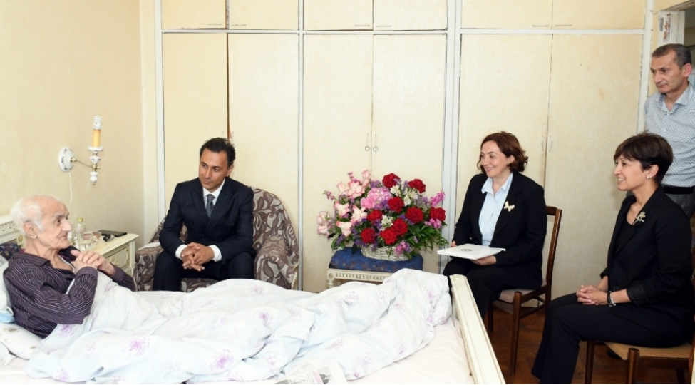 baletmeyster-maqsud-memmedov-95-illiyi-munasibetile-evinde-ziyaret-olunub