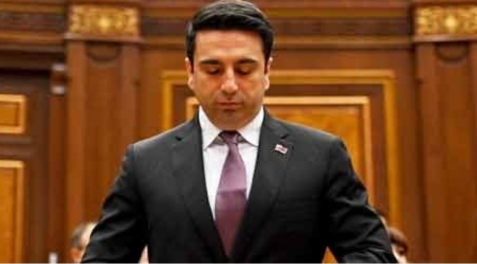 alen-simonyan-niye-havalanib-sherh