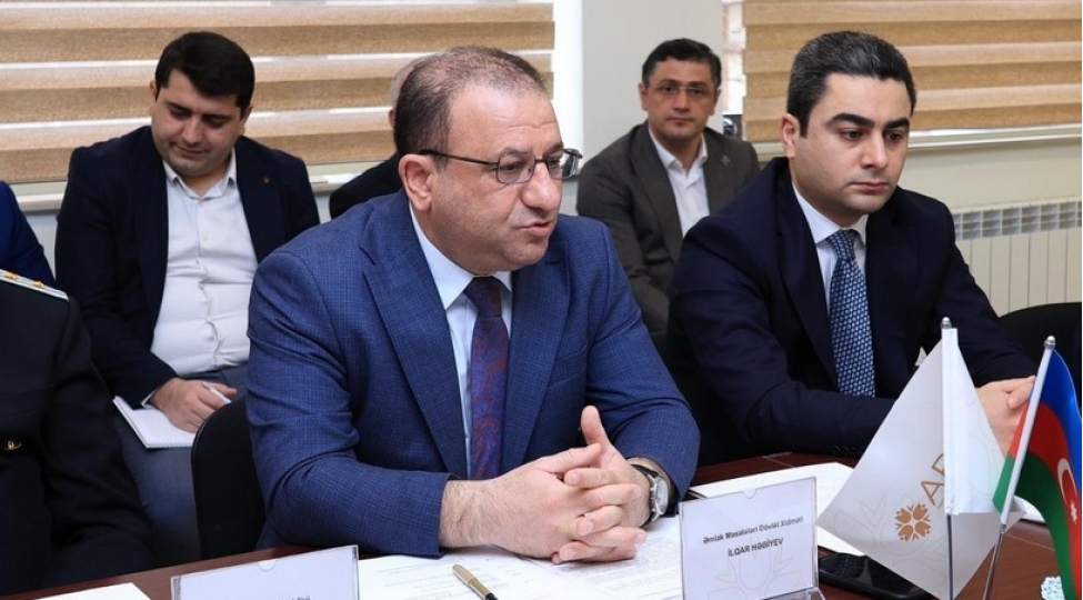 azerbaycan-xammal-ixracatchisindan-aqrar-senaye-mehsullarin-ixracatchisina-chevrile-biler