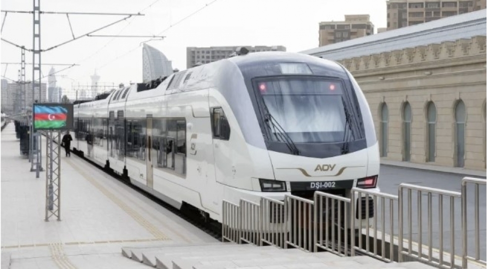 ady-yeni-muasir-ve-komfortlu-qatarlari-istifadeye-verib-video