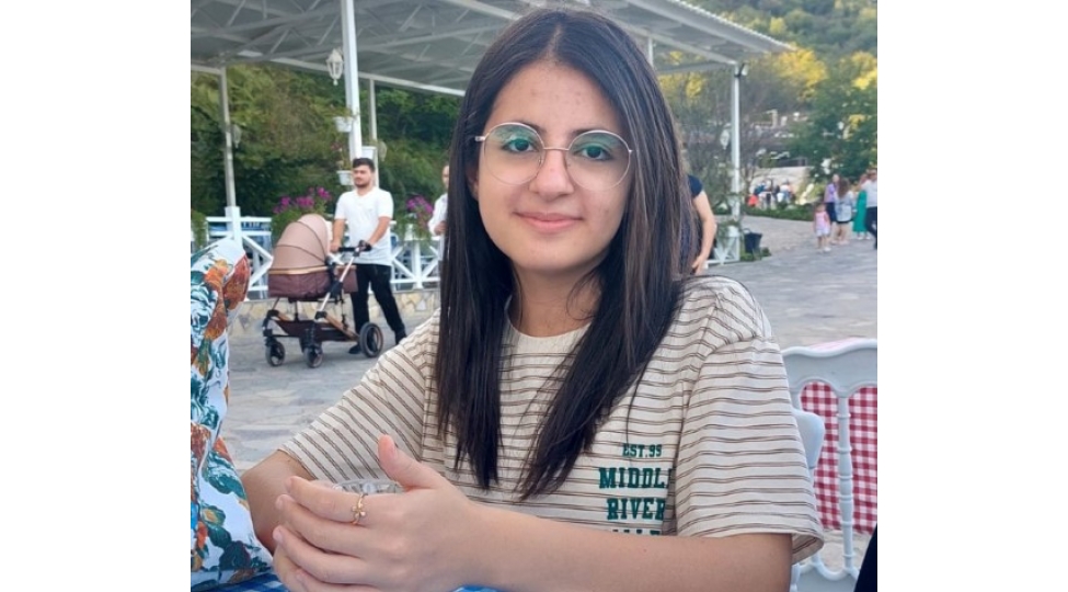 chox-chalishdimasan-olmadi-6939-bal-toplayan-shebnem-novruzova