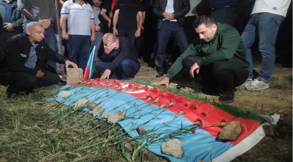 azerbaycan-ordusunun-itkin-dusherek-helak-olan-esgeri-ordubadda-defn-edilib