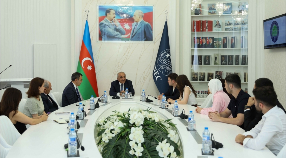 unec-in-minor-proqraminin-ilk-mezunlarina-sertifikatlar-teqdim-olunub