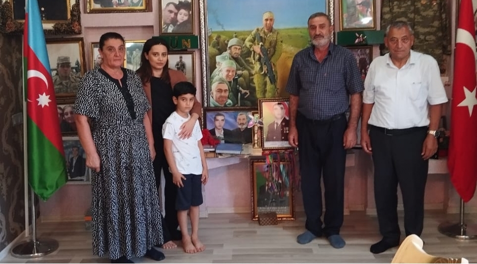 sebine-xasayeva-shehid-ailelerini-ziyaret-edib-foto