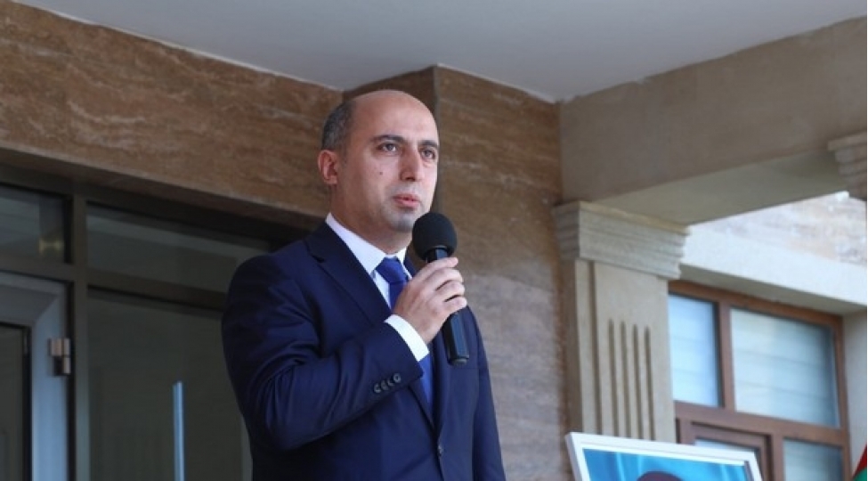 emin-emrullayev-bu-gun-azerbaycanin-4-minden-artiq-mektebinde-mezun-gunu-kechirilir