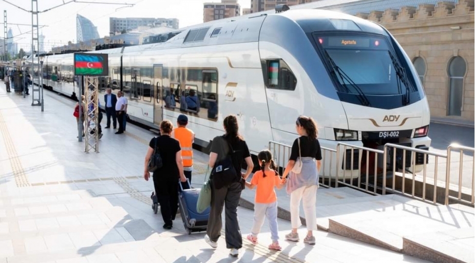 stadler-qatarlari-baki-agstafa-baki-marshrutu-uzre-sernishinlerin-istifadesine-verilib