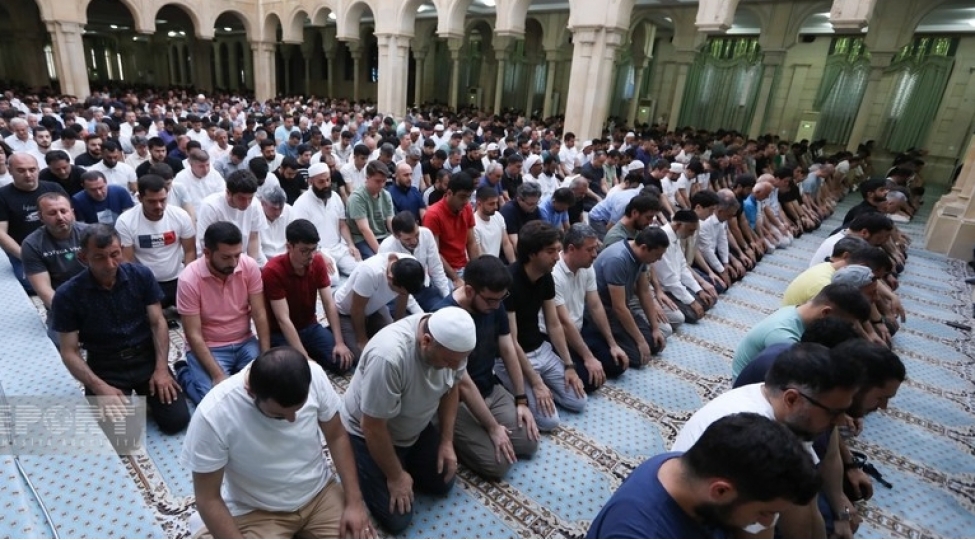 bakida-ejderbey-mescidinde-bayram-namazi-qilinib