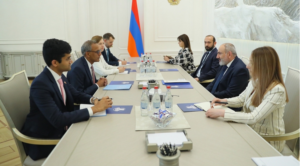pashinyan-absh-dovlet-katibinin-muavini-ile-azerbaycanla-ermenistan-arasinda-sulh-muqavilesini-muzakire-edib
