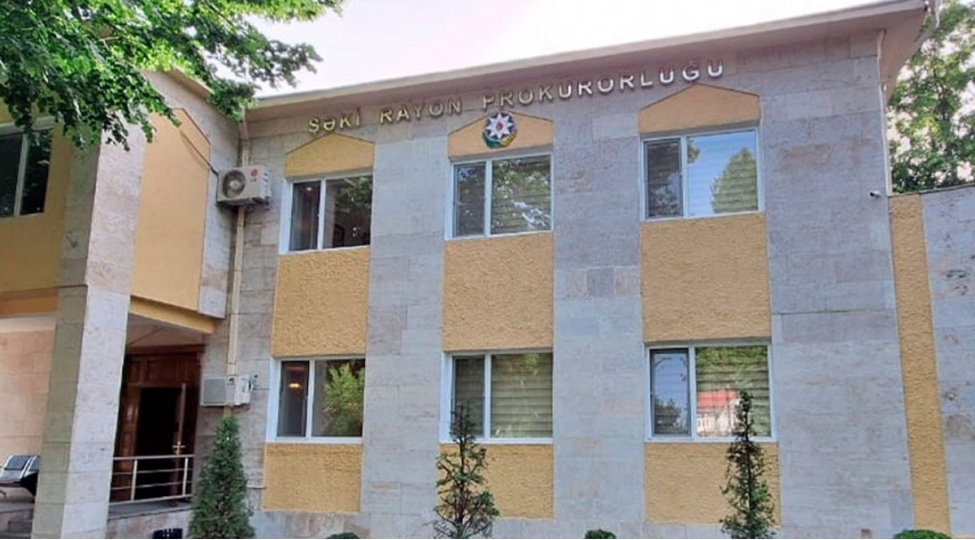 shekide-ushaq-bagchasinda-105-min-manatliq-menimseme-ile-bagli-cinayet-ishi-bashlanib