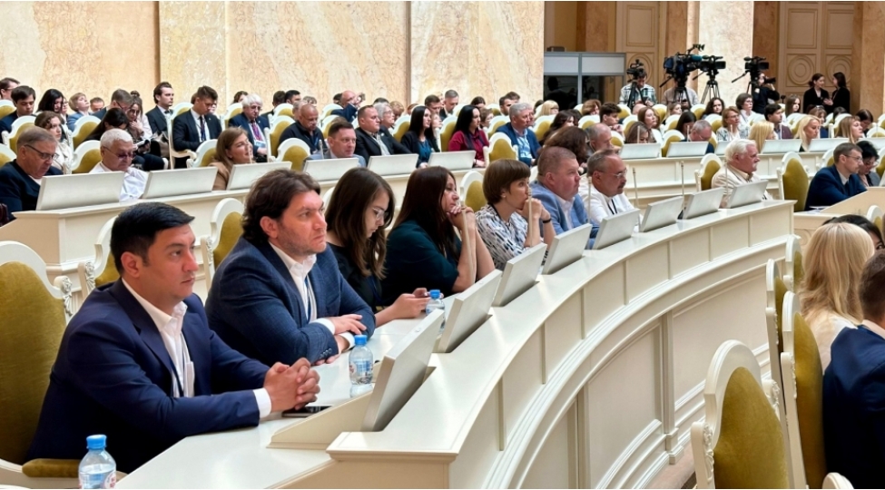 dovlet-vergi-xidmetinin-numayende-heyeti-sankt-peterburqda-beynelxalq-forumda-ishtirak-edib