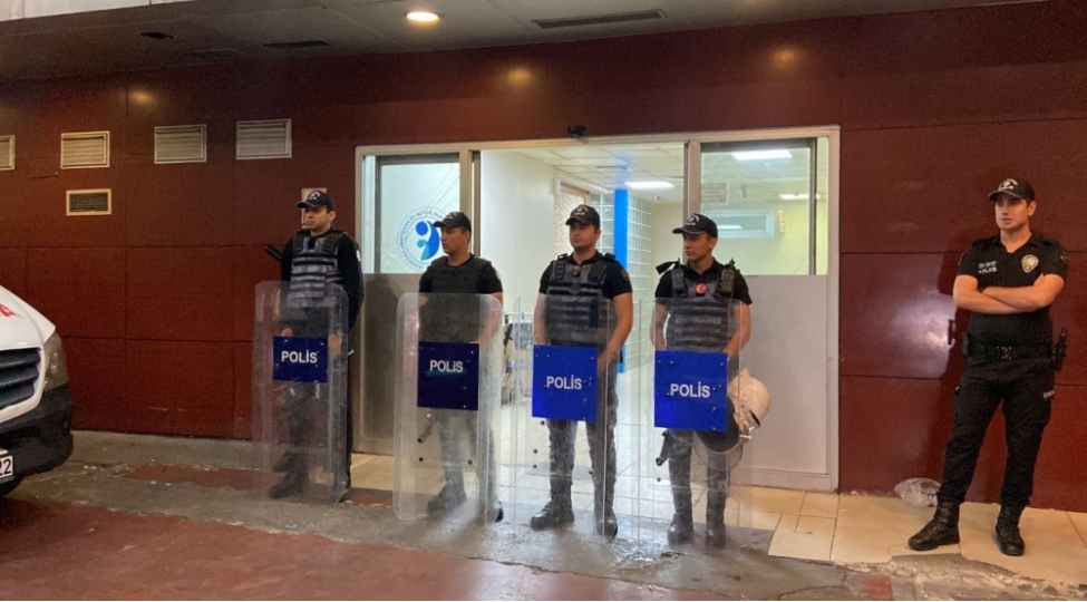 istanbulda-xestexana-heyetinde-atishma-yaralananlar-var