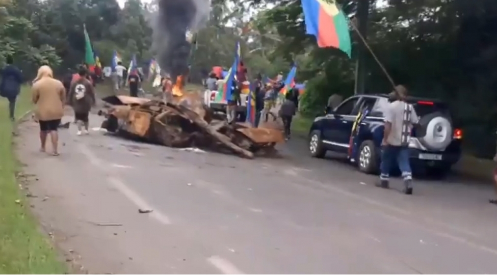 yeni-kaledoniyada-etirazchilarla-polis-arasinda-toqqushmalar-yeniden-bashlayib-video