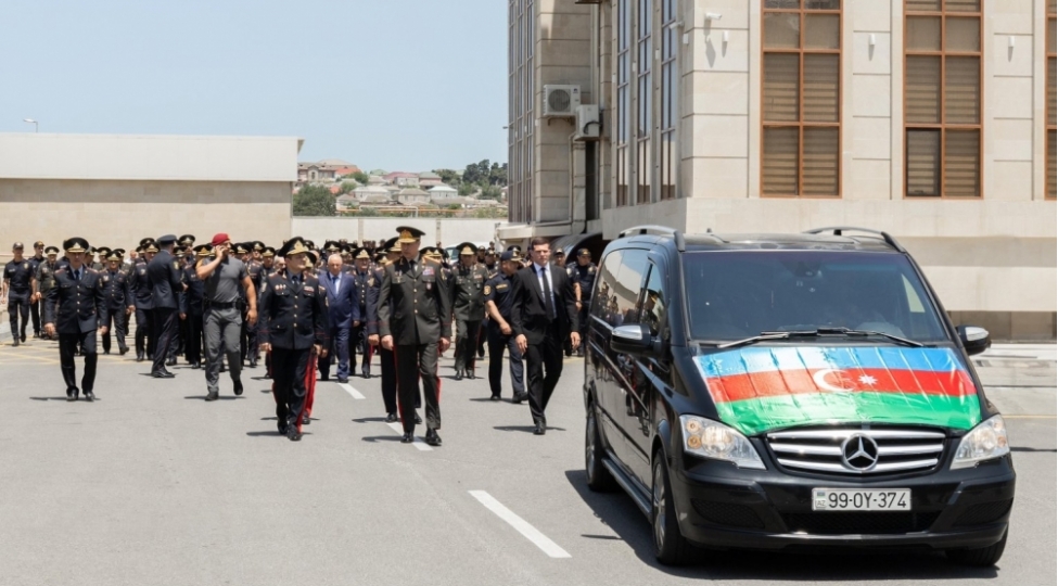 emeliyyat-zamani-helak-olan-polislerle-vida-merasimi-kechirilib-2