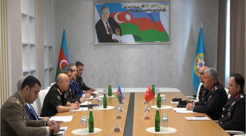 kemaleddin-heyderov-turkiyenin-jandarma-hava-quvvelerinin-komandani-ile-gorushub