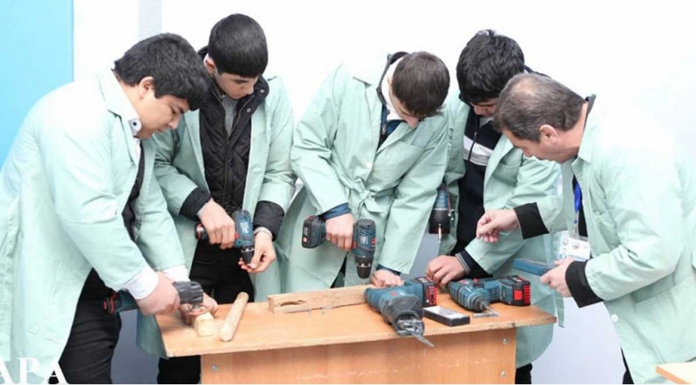 peshe-hazirligina-celb-olunan-shexslere-verilen-teqaudun-meblegi-iki-defe-azaldilir-2