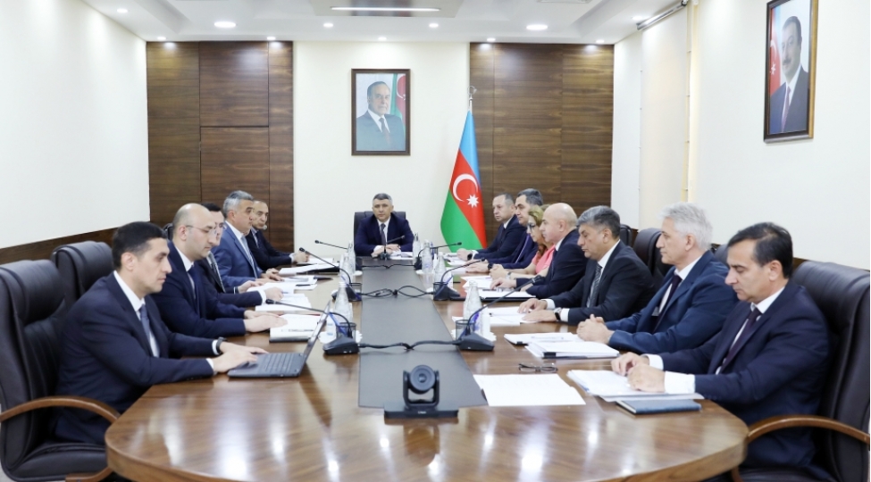 mehkeme-huquq-shurasinin-iclasi-kechirilib-intizam-icraati-uzre-ishlere-baxilib