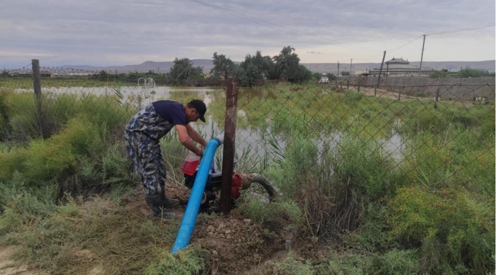 subasmaya-meruz-qalmish-heyetyani-saheler-ve-zirzemiler-temizlenir