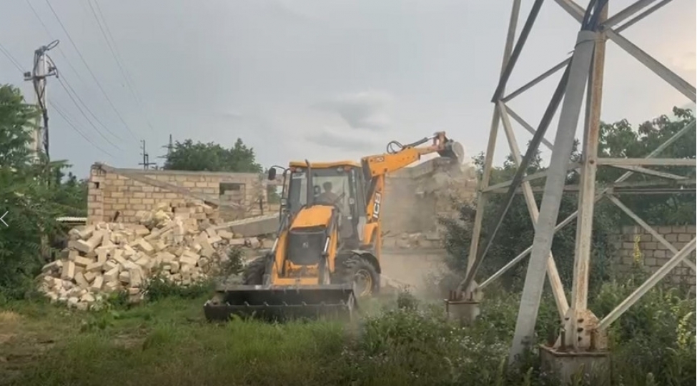 qanunsuz-tikinti-sokulub