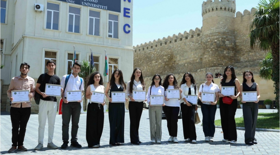 unec-in-geleceyin-tedqiqatchilari-adli-qrant-layihesi-ugurla-yekunlashib