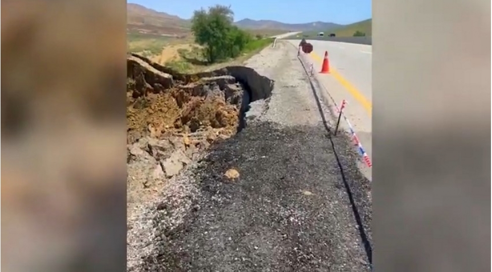 baki-shamaxi-yevlax-avtomobil-yolunda-surushme-qeyde-alinib-video